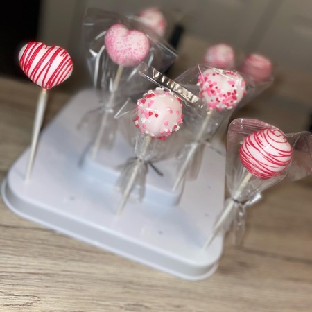 Sweet love with a cake pop 