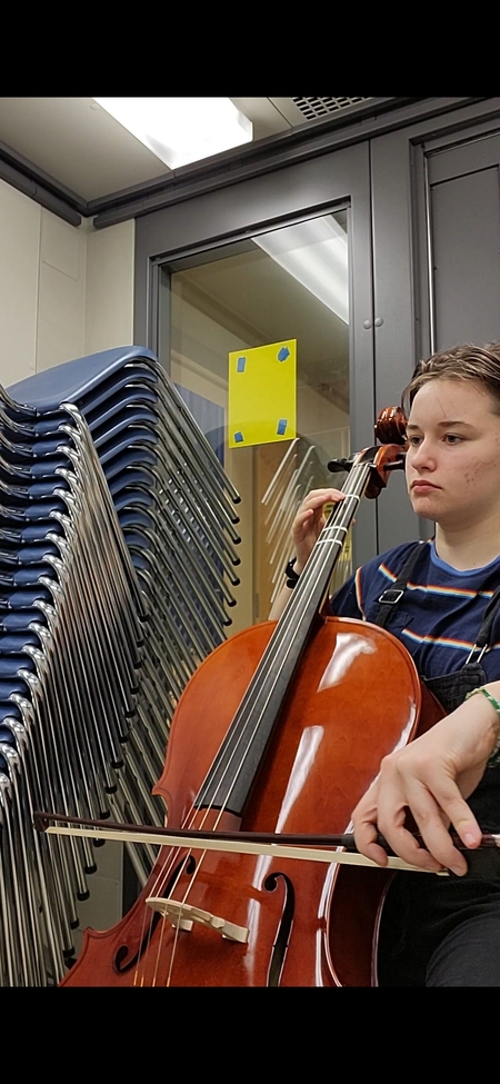La Cinquantaine on Cello