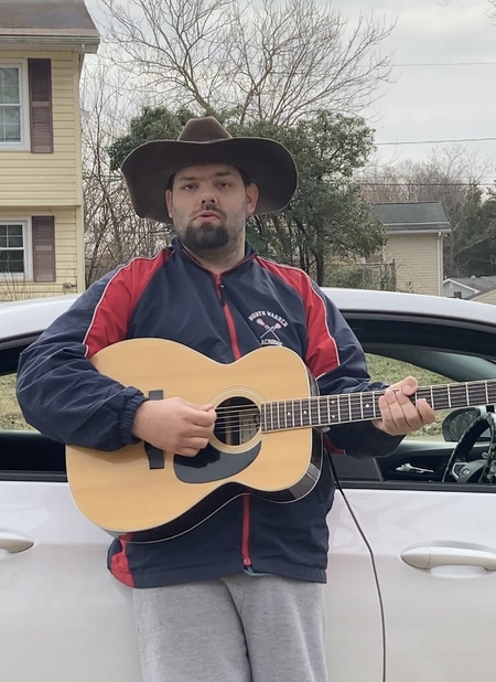 Thomas singing Happy Birthday America with Toby Keith