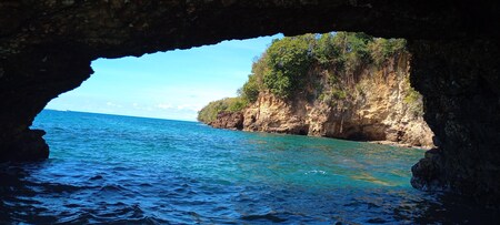 Entry image for St. Lucian cavern. Clicking this image will show a larger photo