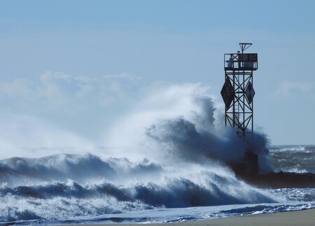 High wave at the inlet