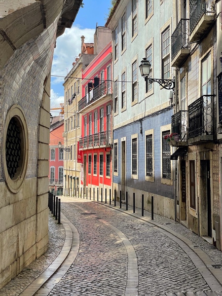 Entry image for Alfama wandering. Clicking this image will show a larger photo