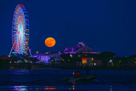 Entry image for Amusing Moon. Clicking this image will show a larger photo