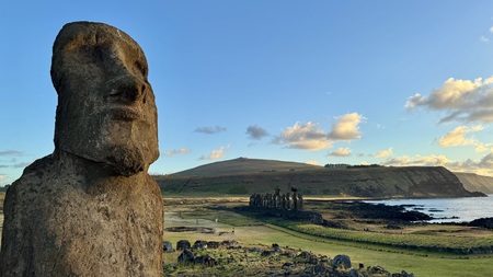 Entry image for Moai in the afternoon. Clicking this image will show a larger photo