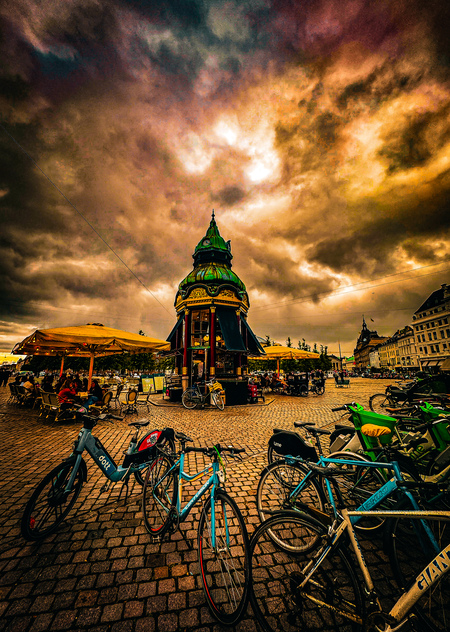 Entry image for Kogens Nytorv (“The Kings New Square”). Clicking this image will show a larger photo